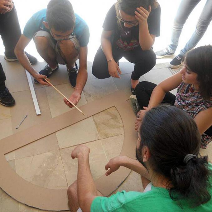 Preparing tools for measuring the relative distances from earth for the sun and moon, and their relative sizes. Photo: CAS – Center for Advanced Scienes Preparing tools for measuring the relative distances from earth for the sun and moon, and their relative sizes
