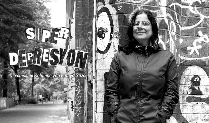 SÜPERDEPRESYON. Die einsame Kolumne von Lütfiye Güzel. Foto: Tyrkan