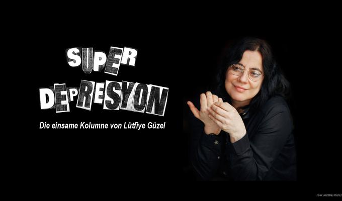 SÜPERDEPRESYON. Die einsame Kolumne von Lütfiye Güzel. Foto: Matthias Oertel