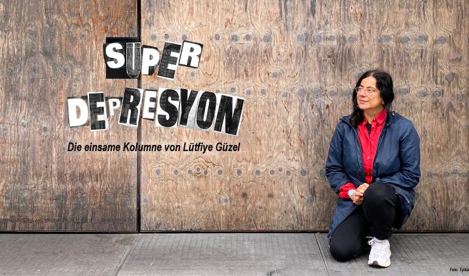 SÜPERDEPRESYON. Die einsame Kolumne von Lütfiye Güzel. Foto: Tyrkan