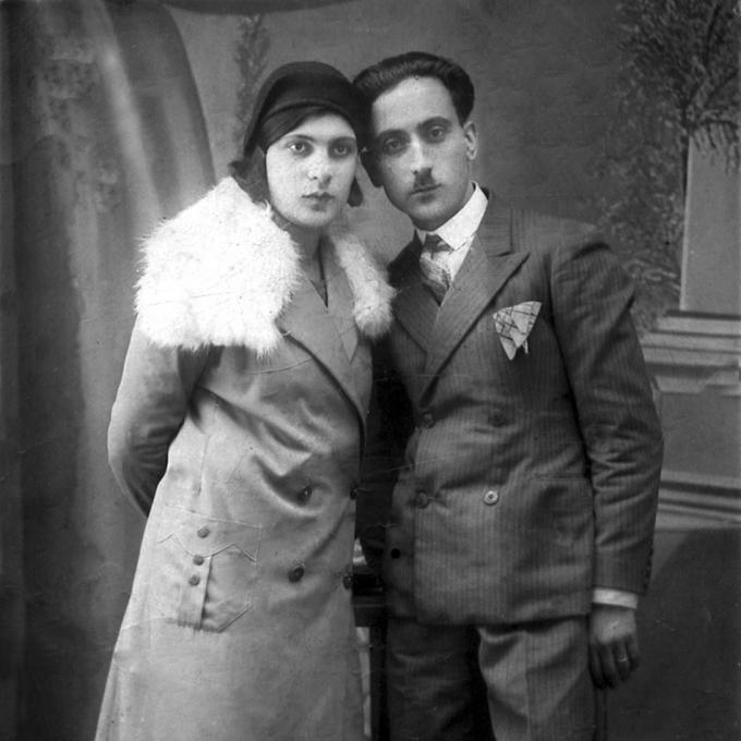Kostas Großeltern Konstantinos Andrikopoulos und Marika Karavokyridou in Mazedonien, ca. 1930–33