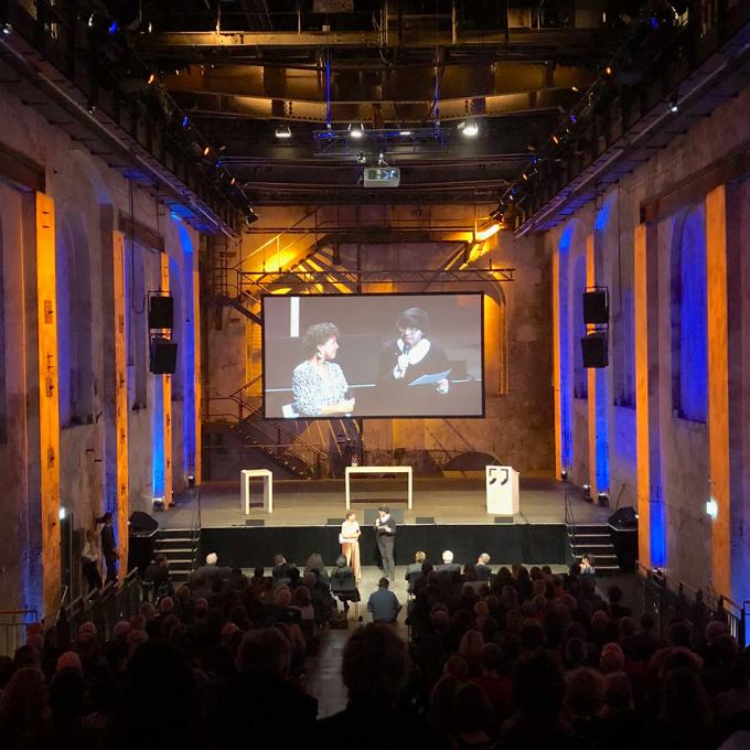 Johanna-Yasirra Kluhs und Fabian Saavedra-Lara (Interkultur Ruhr) bei der 7. KULTURKONFERENZ RUHR: Kulturorte für eine Metropole der Vielfalt?, Duisburg 2018. Foto: Guido Meincke