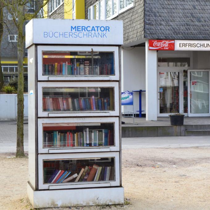 Mercator Bücherschrank auf dem Brunnenplatz. Foto: Fadi Klesli Mercator Bücherschrank auf dem Brunnenplatz