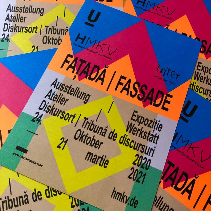 Ausstellungsflyer Faţadă / Fassade, 2020. Foto: Guido Meincke Ausstellungsflyer Faţadă / Fassade
