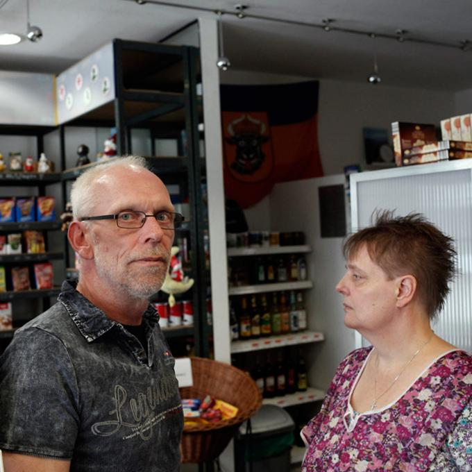 Jörg und Heike Frühauf im Ossilädchen. Foto: Fatih Kurceren