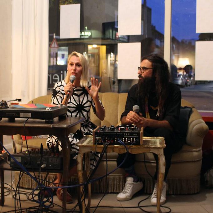 Kornelia Binicewicz und Guy Dermosessian bei OFF THE RECORD, Listening Session 2018. Foto: Romy Schmidt Kornelia Binicewicz und Guy Dermosessian bei OFF THE RECORD, Listening Session 2018. Foto: Romy Schmidt