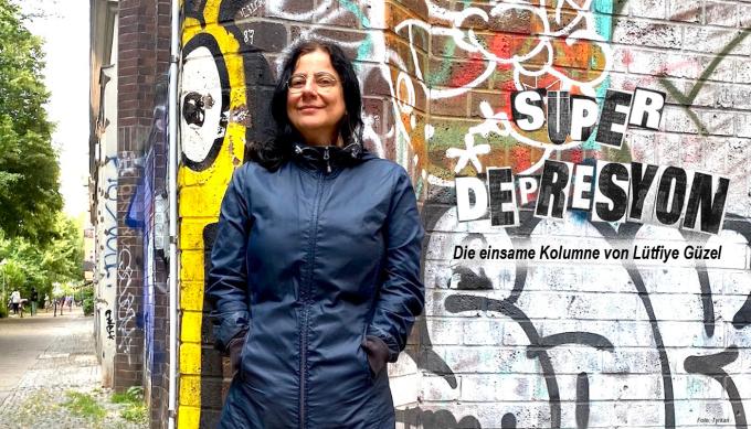 SÜPERDEPRESYON. Die einsame Kolumne von Lütfiye Güzel. Foto: Tyrkan