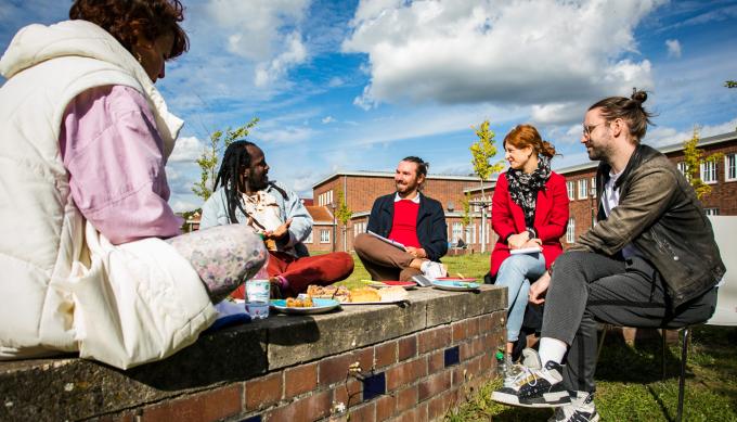 Johanna-Yasirra Kluhs (Interkultur Ruhr), David Kono (Künstler), Ronan Favereau (Künstler / Lotse), Eileen Möller (Performing Arts Programm Berlin), Julian Pfahl (NRW Landesbüro Freie Darstellende Künste). Foto: Sarah Rauch