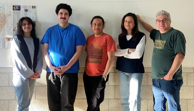 Ipek Gençtürk, Arman Marvani und Dr. Alexis Rodríguez Suárez (Jury Förderfonds) mit Yasemin Tayeboun und Uwe Hitschler (Interkultur Ruhr). Foto: Lara Müller 