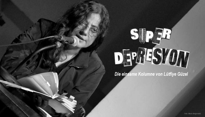 SÜPERDEPRESYON. Die einsame Kolumne von Lütfiye Güzel. Foto: Mario Steigerwald