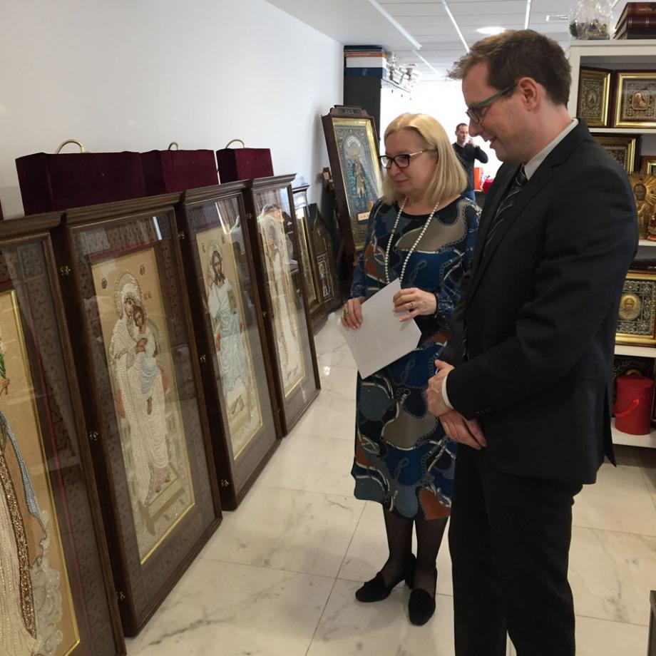 Im Vorfeld des Projekts besucht der Direktor des Ikonenmuseums Recklinghausen, Dr. Lutz Rickelt, die russischen Partner in der Ikonenwerkstatt Moskau