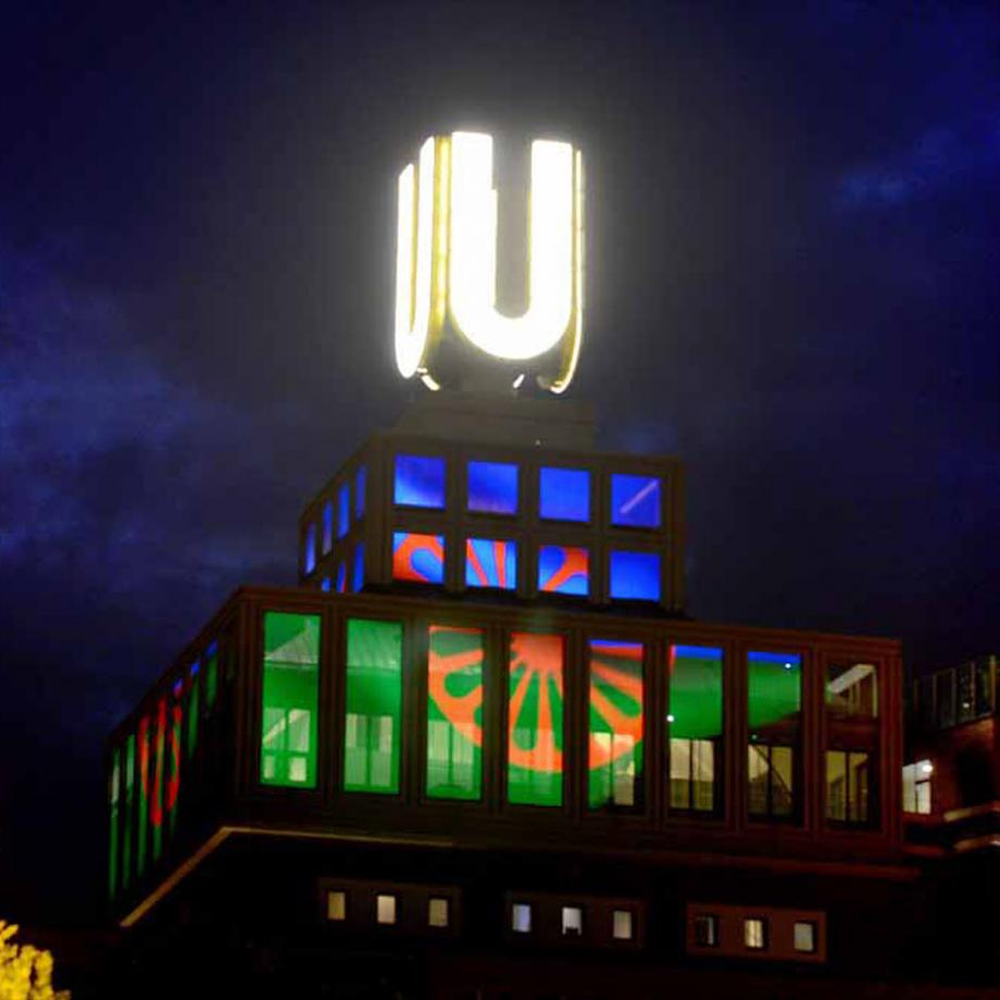 Rom:nja-Flagge auf dem U-Turm. Foto: Alex Völkel / Nordstadtblogger