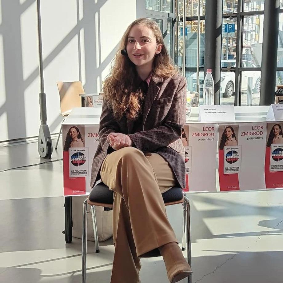 Lesung und Gespräch mit Leor Zmigrod im Emil Schumacher Museum Hagen. Foto: Olav Schröer & Anna Büyükburc