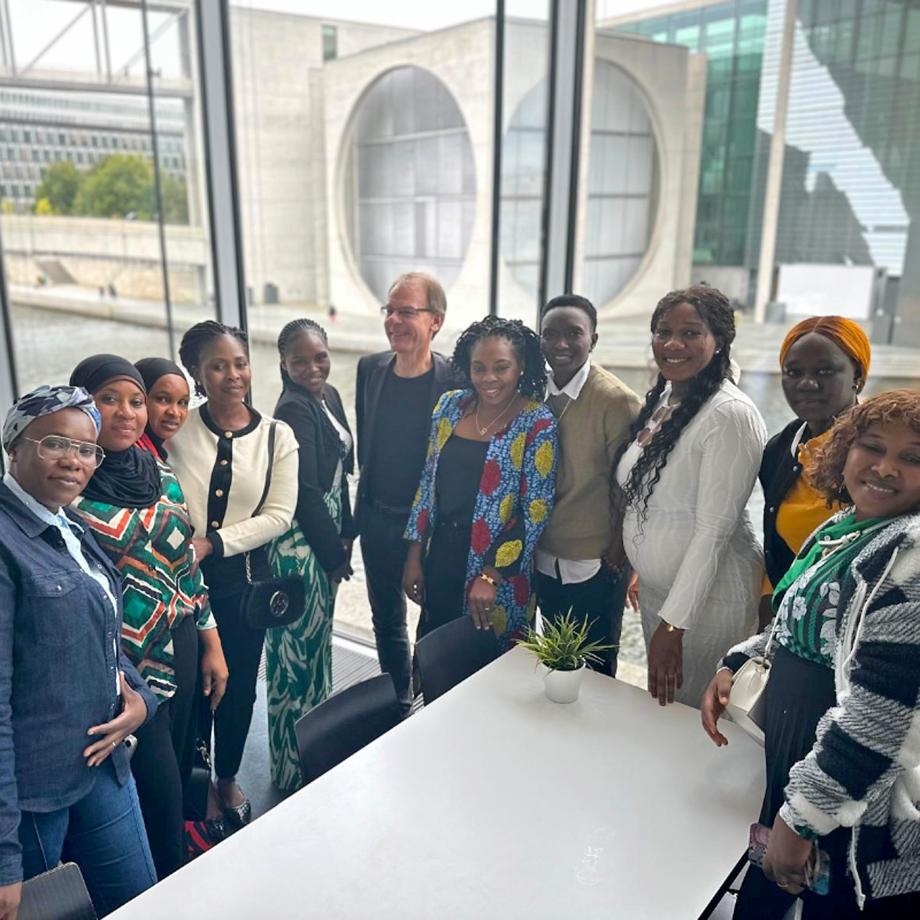 De Toi à Moi – With Love, Besuch im Bundestag. Foto: Fortune Walitza-Ndam