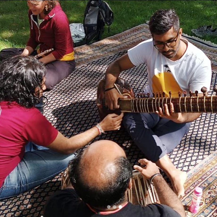 Musik-Workshop mit Imran Khan, Dreifaltigkeitskirche Dortmund, Mai 2023. Foto: Snowbird / Borsig11