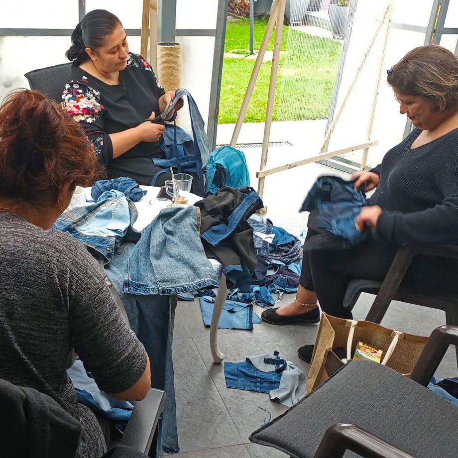Upcycling: Stoffläufer. Foto: Hatice Cil, Butterfly e.V.