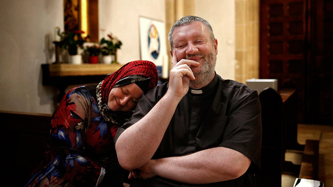 Nursel Kayikci und Pater Oliver