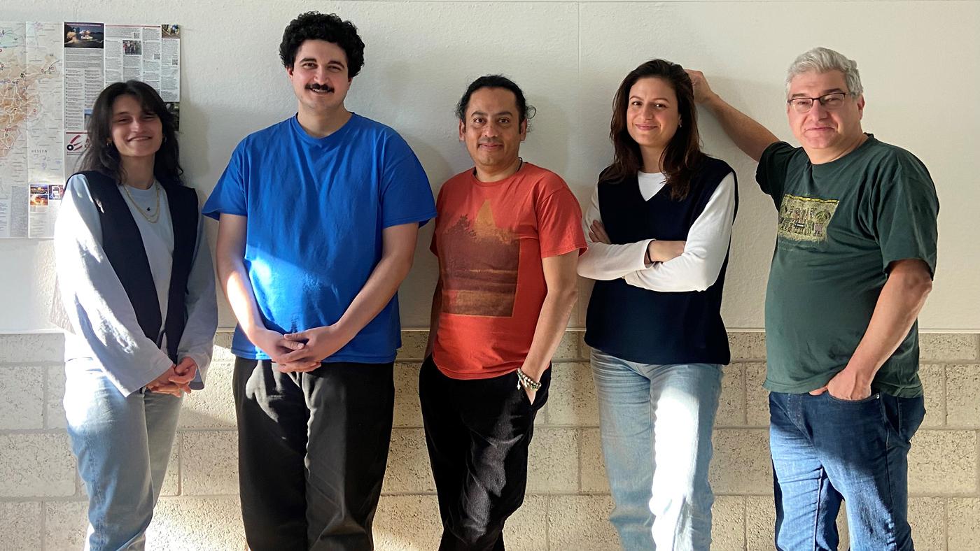 Ipek Gençtürk, Arman Marvani und Dr. Alexis Rodríguez Suárez (Jury Förderfonds) mit Yasemin Tayeboun und Uwe Hitschler (Interkultur Ruhr). Foto: Lara Müller 