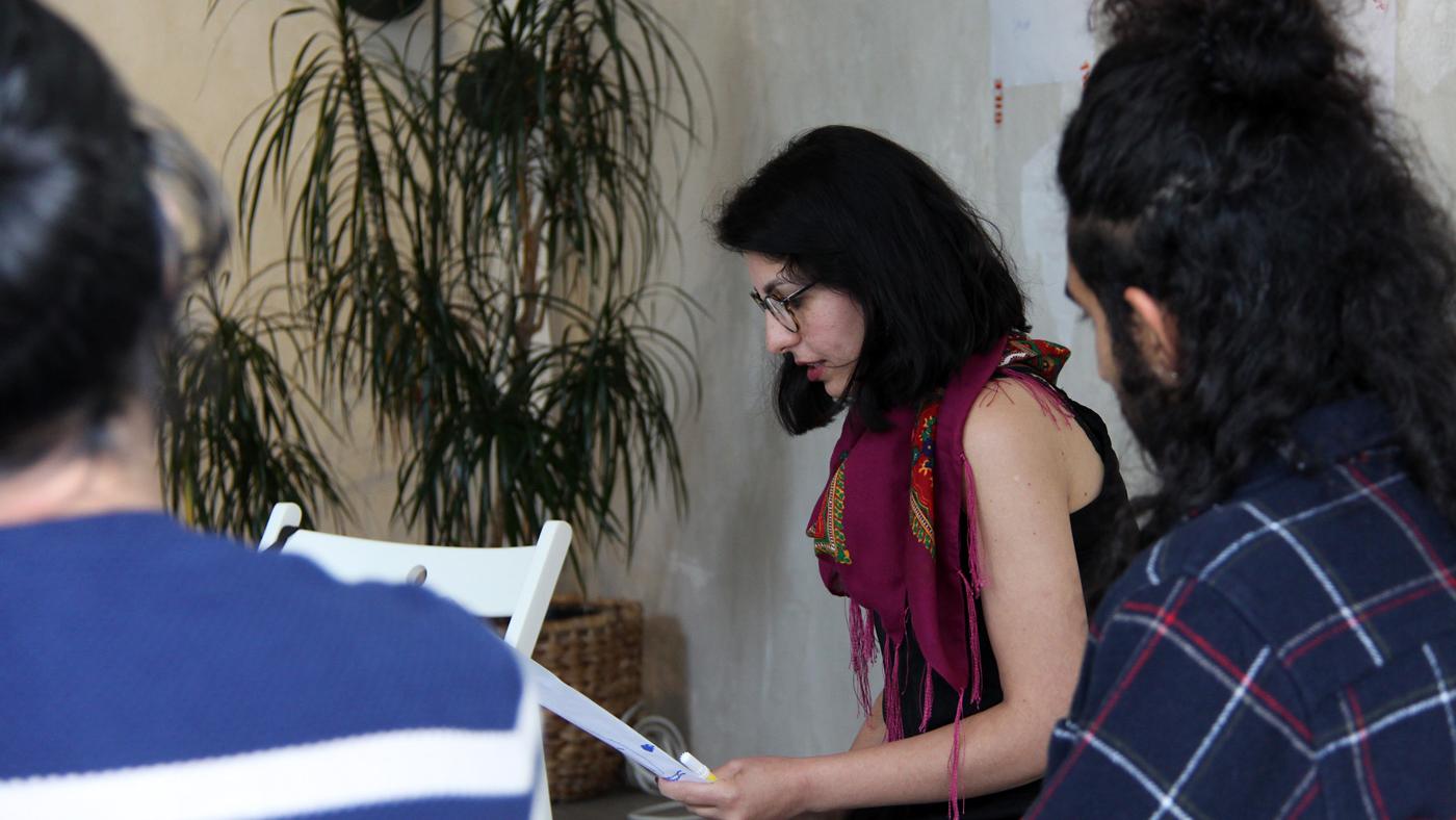 Lese-Schreib-Kreis zu Texten aus dem Iran und aus der Diaspora im atelier automatique 2023. Foto: Sepideh Okhovat