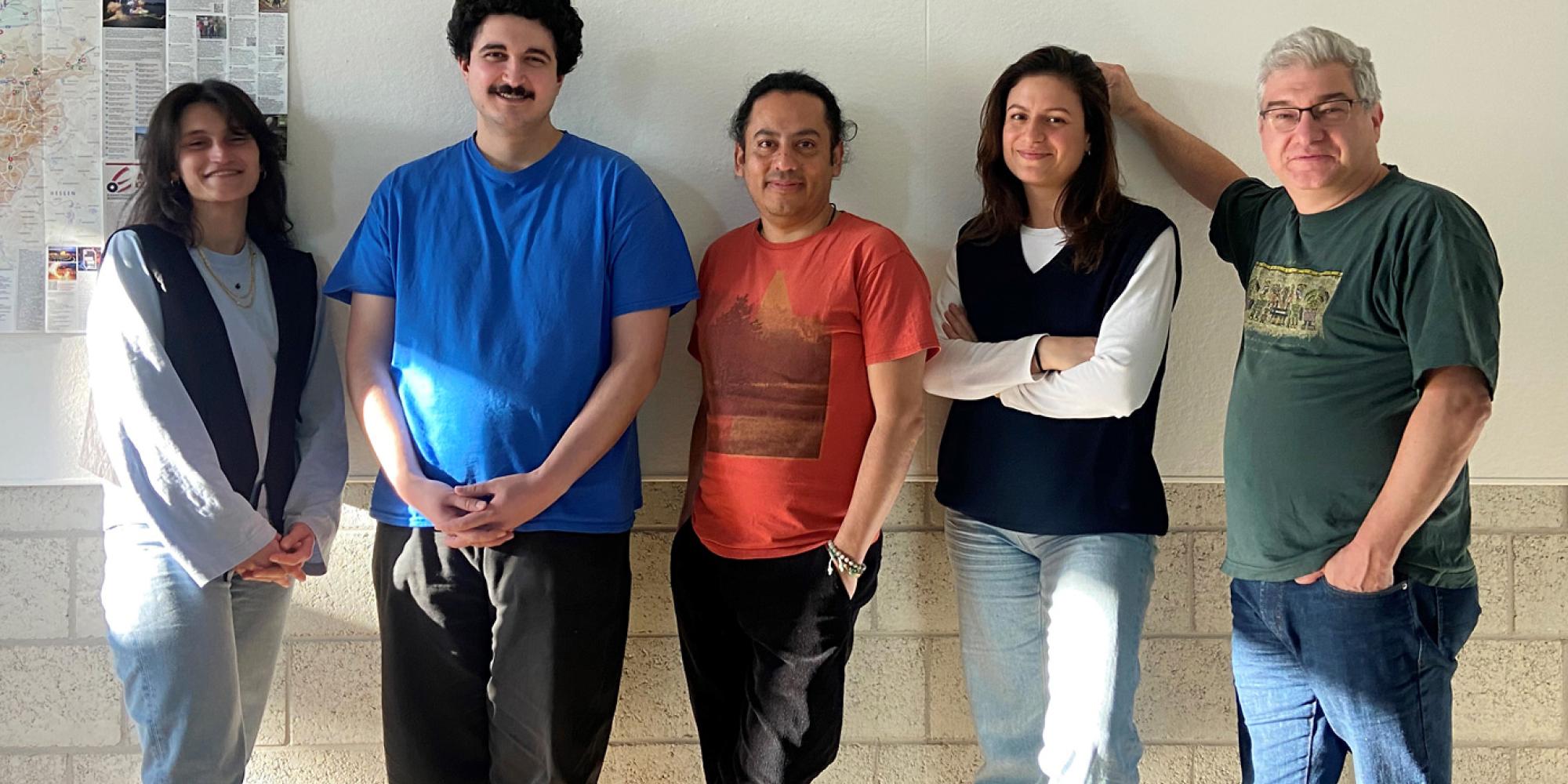 Ipek Gençtürk, Arman Marvani und Dr. Alexis Rodríguez Suárez (Jury Förderfonds) mit Yasemin Tayeboun und Uwe Hitschler (Interkultur Ruhr). Foto: Lara Müller 